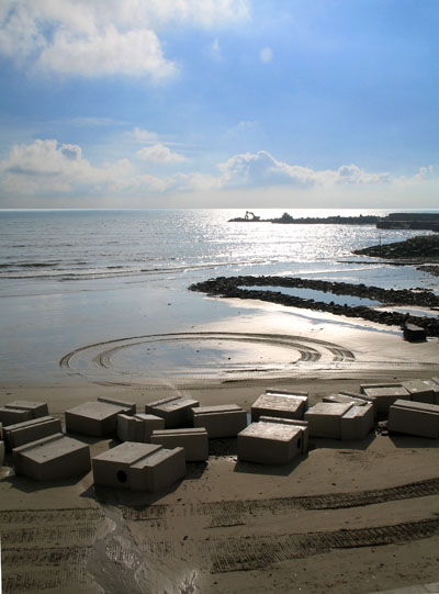 Blocks & tracks Lyme Regis